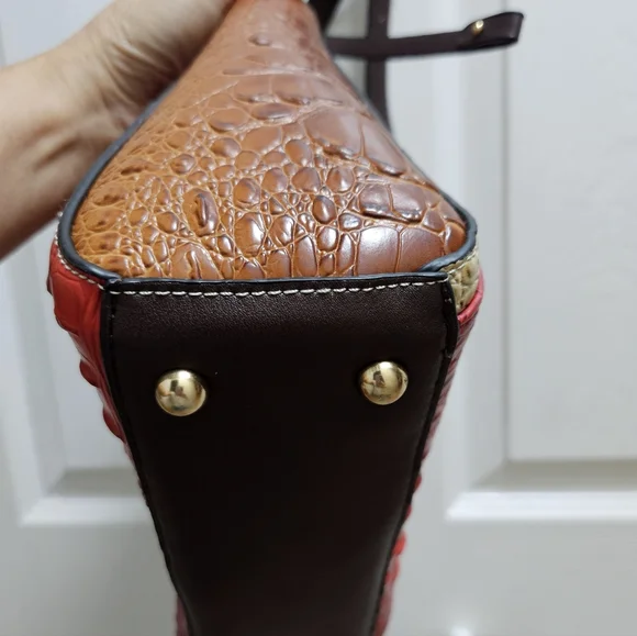 Brahmin Women's Crossbody/SlingBag 10x8'x3 Croc Embossed Leather